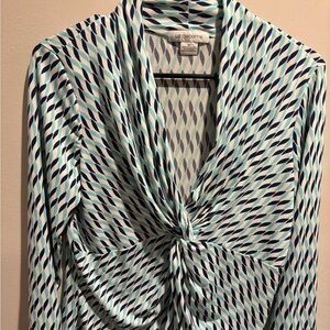 Liz Claiborne twist front top size M
